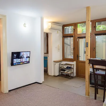 Center Walk And 4* Bükreş