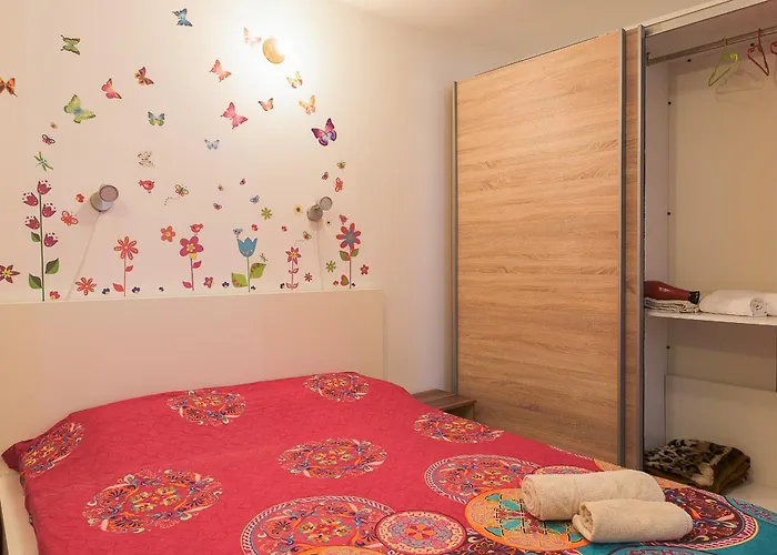 بيت ضيافة Center Walk And 3*